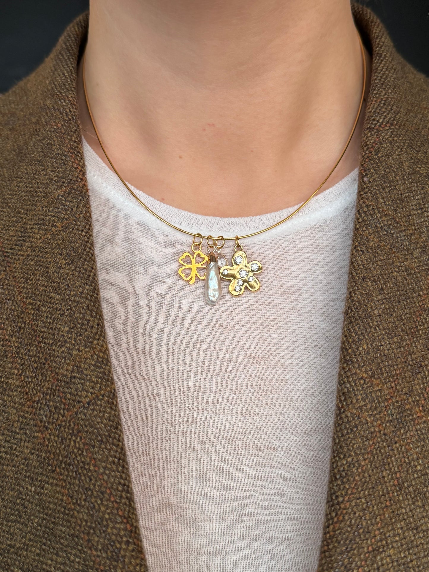 Lily choker necklace